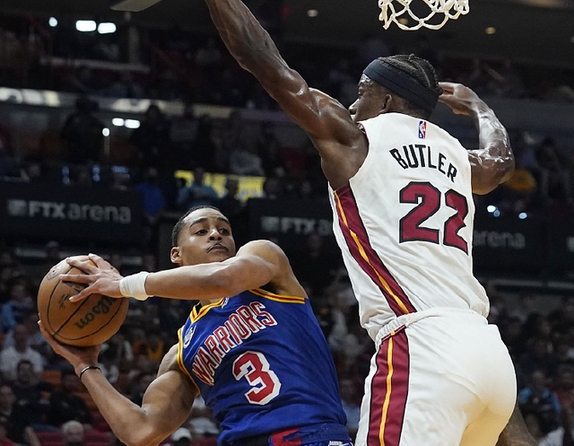 棒球邀请赛上演强强对话,岭北猎隼队大胜塞外银狐队,战术调整见效;战术板得到兑现 棒球邀请赛上演强强对话,岭北猎隼队大胜塞外银狐队,战术调整见效;战术板得到兑现