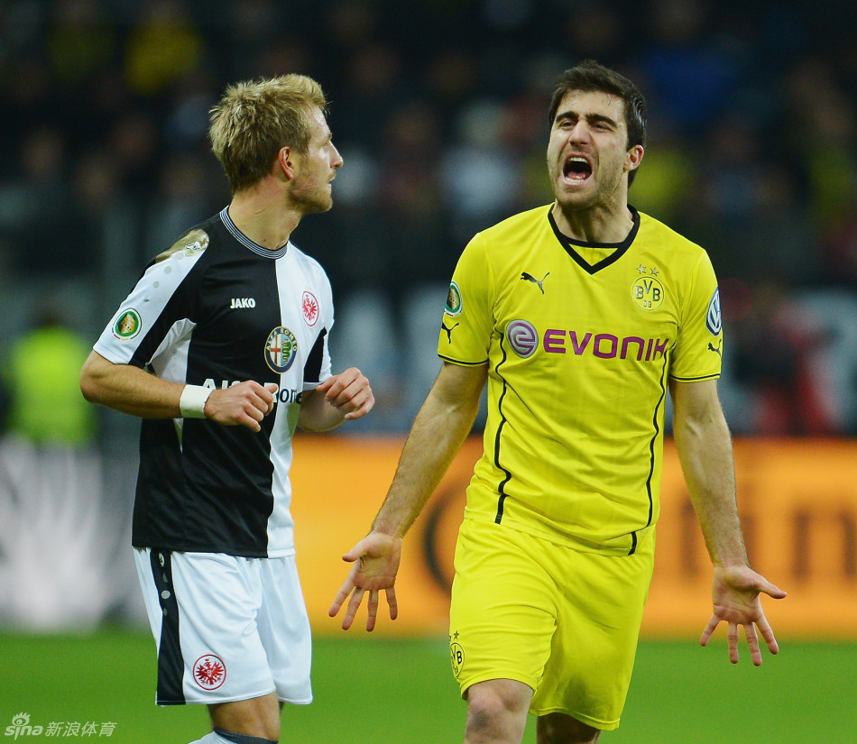 风云突变!法兰克福训练课后更衣室发声,德国杯版图或重绘,管理层满意,年轻球员获得机会的简单介绍 风云突变!法兰克福训练课后更衣室发声,德国杯版图或重绘,管理层满意,年轻球员获得机会的简单介绍