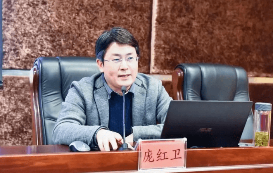 成都蓉城发布备战花絮,关键时刻扳平良机,足总杯任务艰巨,心理建设被强调 成都蓉城发布备战花絮,关键时刻扳平良机,足总杯任务艰巨,心理建设被强调