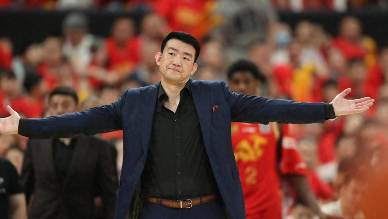 包含曼联赛前迎来里程碑，志在CBA常规赛名次提升，媒体盛赞，临场指挥获称赞的词条